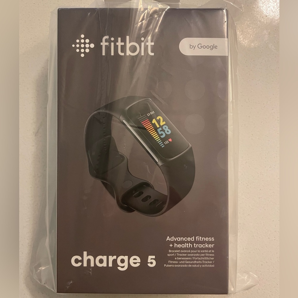 NWT Fitbit Charge 5 in Graphite Stainless Steel/Black